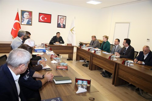 Kaymakamımız Turan Bedirhanoğlu Başkanlığında Kış Mevsiminde Alınacak Tedbirlerle İlgili Değerlendirme Toplantısı Gerçekleştirildi