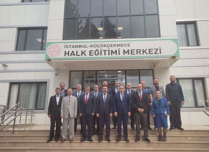 Kaymakamımızın başkanlığında ilçemizdeki kurum müdürleri ile ‘Ömür Boyu Öğrenme Toplantısı’ gerçekleştirildi. 