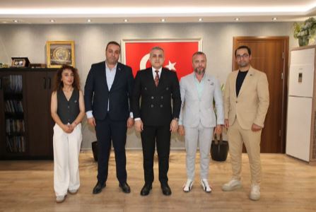 Anahtar Parti İlçe Başkanı Uygun ŞAHİN ve beraberindekiler, Kaymakamımız Mustafa ANTEPLİOĞLU’nu ziyaret etti.