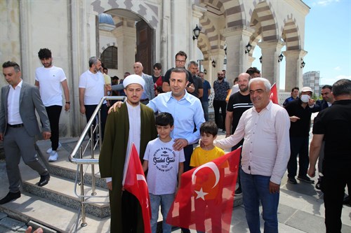 15 Temmuz Demokrasi ve Milli Birlik Günü Etkinlikleri Kapsamında Hz Osman Camii'nde Şehitlerimiz için Mevlid ve Hatim Programı Düzenlendi
